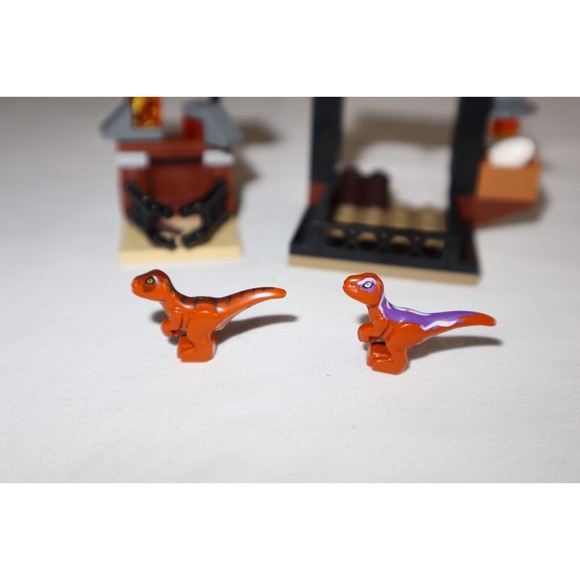 LEGO Baby Dinosaur Minifigure Jurassic World 76945 & 30390 with Stalls Enclosure - Picture 10 of 11